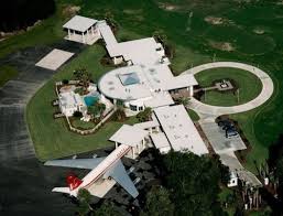 John travolta is getting rid of a hotel, or rather, a mansion that could double as a hotel. Die Villa Von John Travolta In Florida Brainblog