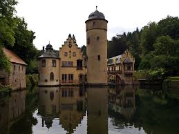 Schloss Mespelbrunn Mespelbrunn Castle 12 Beautiful Castles Prettiest Castles Germany Castles