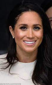 Pin By Maria Joao On Royal Mm Style Meghan Markle Hair Prince Harry And Megan Duchess