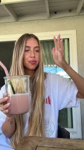 good morning !!! <3 strawberry coconut latte today xoxo 🍓🥥