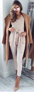 Casual hijab outfit islami moda müslüman modası mütevazı moda uzun etekler şirin elbiseler stil elbise kıyafet. Kiyafette Krem Rengine Uyumlu Renkler Tarz Kadin