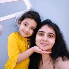 Natasha Willard's Instagram, Twitter & Facebook