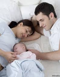 The word mon means 'my' & bebe means 'baby'. Mon Bebe Peut Il Dormir Avec Moi Elle