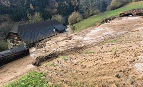 Case amenintate de alunecari de teren. Ploi Abundente È™i Ninsori In Austria Un BÄƒrbat A Murit In Sud Surprins De O Alunecare De Teren News Romania
