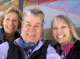 🔗: bit.ly/3QKLc8h Adam Levine and Kate Hudson are having a high school  reunion! 📷️: Getty