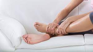 Geschwollene Füße • Tipps gegen Wasser in den Beinen