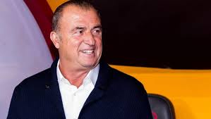 Fatih terim türkiyenin gelmiş geçmiş en i̇yi teknik direktörüdür. Galatasaray Teknik Direktoru Fatih Terim In Listesinde 4 Forvet Var 90min