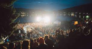 A fellépők között számos cigányzenekart találtunk, a szervezők ráadásul fontosnak tartják, hogy megfogalmazzák véleményüket a roma témában is. Bankito Fesztival 2018 Duna Part Programajanlo