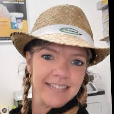 1 an déjà… Le 31 mars 2024, je quittais mon poste chez AGIR. Une  entreprise, un réseau, qui m'a fait grandir pendant presque 15 ans. La  grande famille du bâtiment, de la