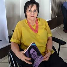 Em 1983 ela sofreu a primeira tentativa de assassinato, quando levou um tiro nas costas enquanto dormia. Biografia De Maria Da Penha Ebiografia