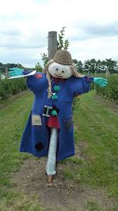 Different Puppen Garten