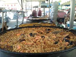 Faites confiance à la tradition espagnole avec des recettes de paëlla aussi savoureuses que généreuses ! Paella Couscous Lavaur Home Facebook