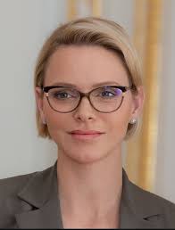 Lunettes pour tous invente l'avenir de l'optique en créant de nouveaux services et en repensant l'expérience de chacun pour être en phase avec les exigences de tous les porteurs de lunettes : People Boulot Lunettes Et Glamour C Est Possible L Effet Colibri The Hummingbird Effect