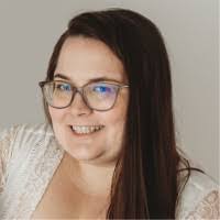 Sara March's Instagram, Twitter & Facebook