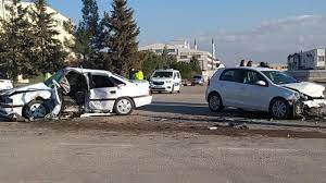 Jun 21, 2021 · son daki̇ka. Gaziantep Te Iki Otomobil Kafa Kafaya Carpisti 1 Olu 4 Yarali Son Dakika Haberleri