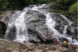 Kanching rainforest waterfalls are located between selayang and rawang in selangor and is a very popular tourist destination. Waterfalls In Kl Waterfalls Near Kuala Lumpur