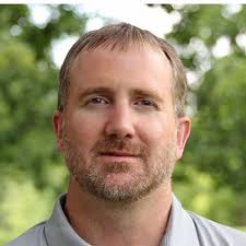 Tommy Brown (@bethethumb)