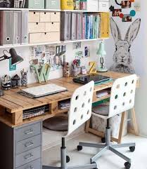 Bureau Diy Original Fait Avec Palettes Tiroirs Et Chaises Design De Bureau Bureau Bois Deco Bureau Idee Bureau