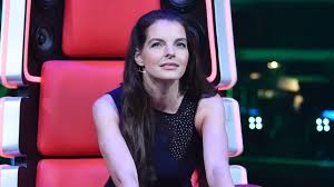 Roland scull hat eine wunderschöne stimme. I M Naked Before You