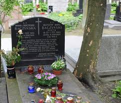 Przyszedł na świat 22 stycznia 1921 roku w warszawie jako syn nauczycielki stefanii z zieleńczyków, z zasymilowanej rodziny żydowskiej, oraz znanego międzywojennego krytyka literackiego stefana baczyńskiego. Krzysztof Kamil Baczynski I Barbara Drapczynska Najtragiczniejsza Historia Milosna Powstania Warszawskiego Ciekawostkihistoryczne Pl