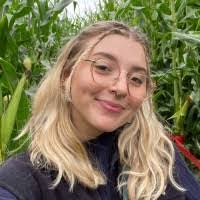 Kelly Borkowski's Instagram, Twitter & Facebook