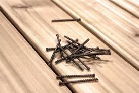 Camo Edge Deck Screws Reverse Rake Tip Removes Deck Material As It Bores Allowing The Screw To Penetrate The Board Without S Decking Material Camo Deck Screws