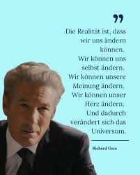 Im neuen Thriller von Mel Gibson spielt Mark Wahlberg mal nicht den Helden,  sondern einen durchgeknallten Fiesling! Mit einem krassen neuen  Haarschnitt. 😱 Seht euch den ersten Trailer von FLIGHT RISK in