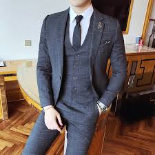 Bei einer einladung zu einer hochzeitsfeier stellt sich umgehend die frage bei einem so festlichen anlass ist ein anzug zur hochzeit pflicht, auch wenn kein dresscode auf der. Gentleman Vintage Anzug Nadelstreifen Klassische Anstandige Herren Anzug Hochzeit Brautigam Partei Bankett Rauchen Brauchtum Homme Slim Fit Rot Grau Suit Pinstripe Mens Suits Weddingmens Suits Wedding Groom Aliexpress