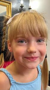 Zapraszamy najmłodszych na bezpieczne i delikatne przekłuwanie uszu! 🌸 W  naszym salonie dbamy o komfort i bezpieczeństwo Waszych pociech,  korzystając z najwyższej jakości, sterylnych narzędzi. ...