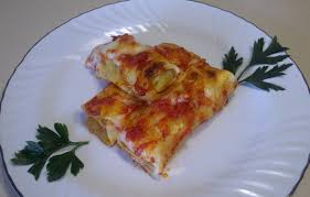 I cannelloni di pesce sono dei cannelloni in bianco, da preparare per un pranzo delicato e portando in tavola questi cannelloni ripieni di pesce conquisterete i palati degli ospiti più esigenti. Cannelloni Di Pesce Genova Golosa