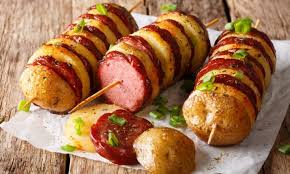 Brochette De Saucisse De Pomme De Terre Du Grill Recettes De Cuisine Brochettes De Saucisses Pommes De Terre Grillees