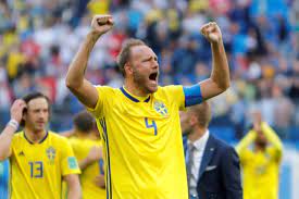 Truppen består av tre målvakter, åtta backar och 15 forwards. Em Uttagningen Narmar Sig Detta Blir Sveriges Trupp