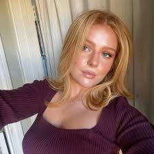 Shelby Lawrence's Instagram, Twitter & Facebook