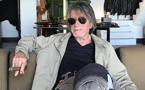 Последние твиты от jacques dutronc (@jacques_dutronc). Jacques Dutronc Je Ne Suis Pas Un Solitaire Le Parisien