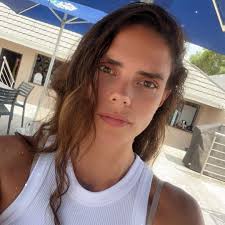 Empezooooo!!!! #rojocarmesi YA AL AIRE!!! 💄💋 Me cuentan qué van  sintiendo?!?!!!!