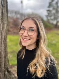 Angelina Carlson's Instagram, Twitter & Facebook