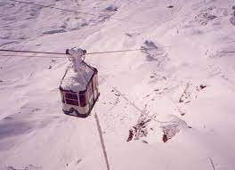 Il picco è il sito della ormai abbandonata funivia della stazione. Pista Del Furggen Cervinia Foto E Video D Epoca Skimania Sciare Che Passione