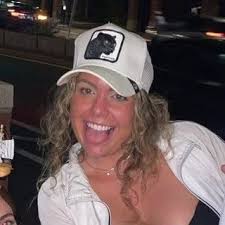 Sarah Deluke's Instagram, Twitter & Facebook