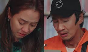 Presently, he is doing great in live with jung yu mi. Running Man Cast In Tears During Lee Kwang Soo S Final Episode Hype Malaysia
