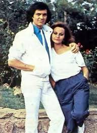 Mechones largo suelto para cabellos largos sueltos y bonitos solamente recogido de la frente del flequillo para despejar el rostro. Pin De Andrea Arce En Camilo Sesto Camilo Sesto Camilo Camilo Blanes