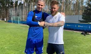 Денис юрьевич попов — украинский футболист, защитник клуба «динамо (киев)» и сборной украины. Mandzyuk Popov Eshe Trenirovku Ne Zakonchil A Uzhe Sprashivaet Kogda Sleduyushaya Football Ua