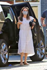 Анджелина джоли 2020 (44 фото). Angelina Jolie In A White Summer Dress Los Feliz 07 01 2020 Celebmafia