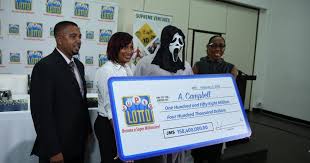 Os ganhadores da mega sena sempre acham que se tiveram sorte uma vez, podem ter novamente em outros jogos. Vencedor De Loteria Na Jamaica Busca Premio Fantasiado Para Nao Ser Reconhecido