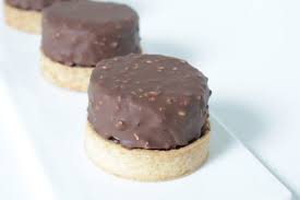 Tartelettes Snickers Chocolat Caramel Et Cacahuetes Recette Olivia Patisse Mini Tarte Recette Gateau Fruit Gateau Chocolat Caramel