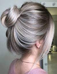 Must Try It This Style And Get The More Attraction In These Days These Silver Highlight Are Looking S Gray Hair Highlights Grey Blonde Hair Silver Blonde Hair