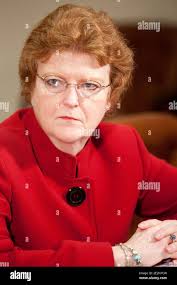 L cline hi-res stock photography and images