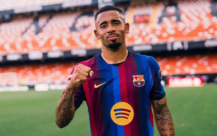 غابرييل جيسوس: "ارتداء قميص برشلونة شرف عظيم لي"