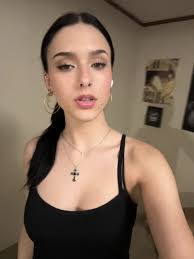 Samantha Polanco's Instagram, Twitter & Facebook