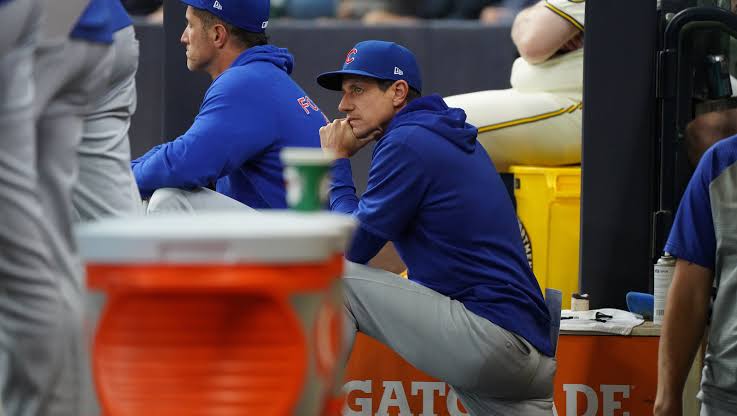 Manager Craig Counsell observing from the dugout, do AI tạo