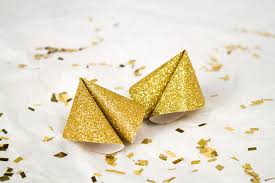 Gerade für kinder ist es immer aufregend, die bunten teile mit aller kraft auseinanderzuziehen und anschließend den. Gluckskekse Zum Basteln Gluckskekse Spruche Fur Silvester